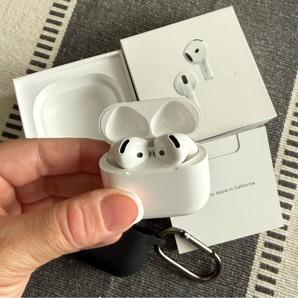 Apple AirPods 4 - With Active Noise Cancellation